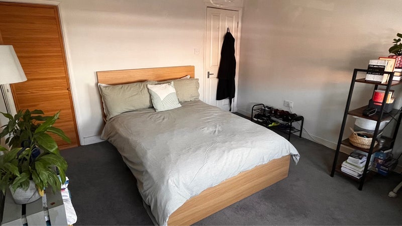 Room Garratt Lane in Greater London