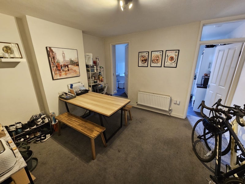 Room Garratt Lane in Greater London