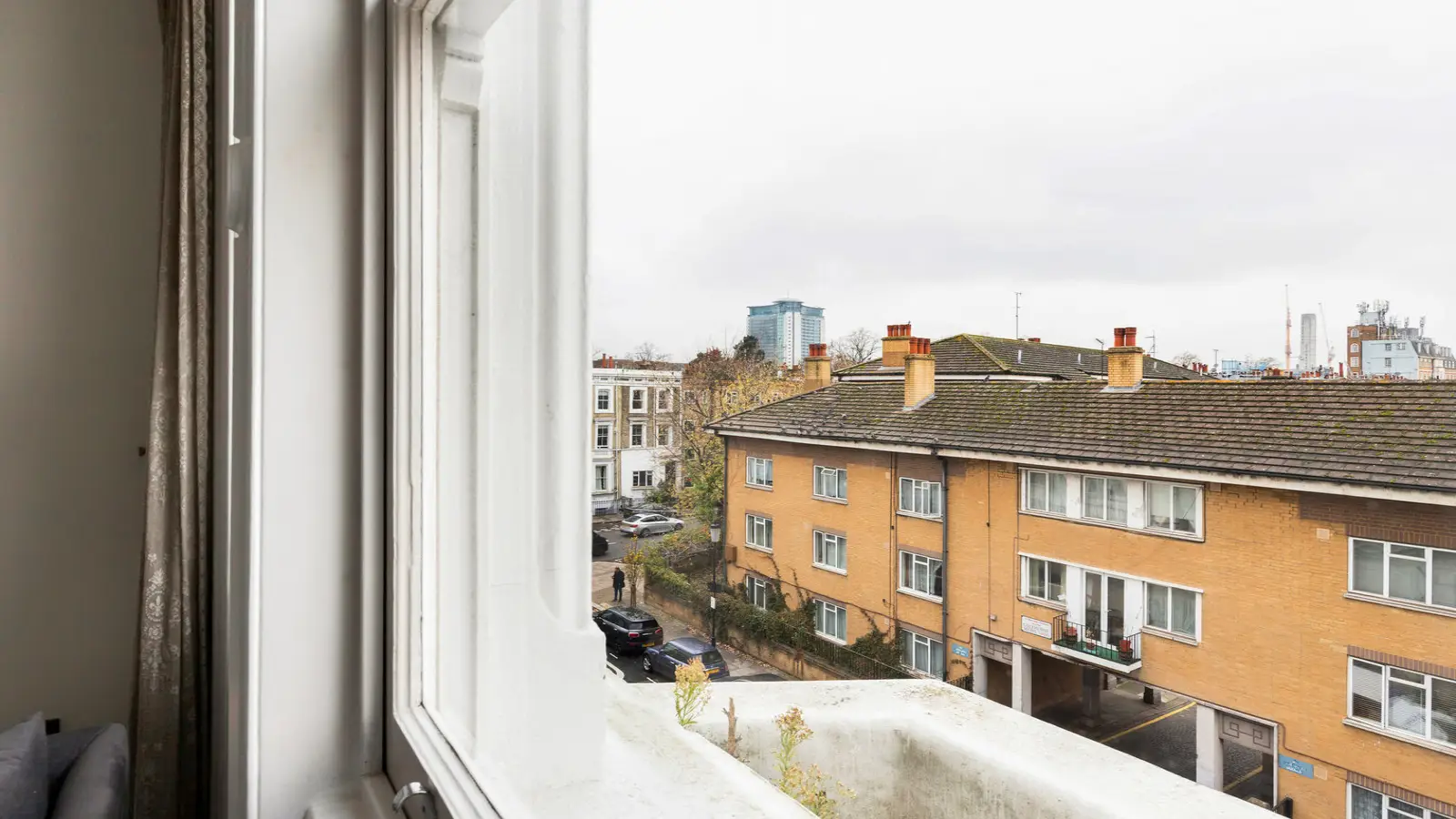Flat Ifield Road in Greater London