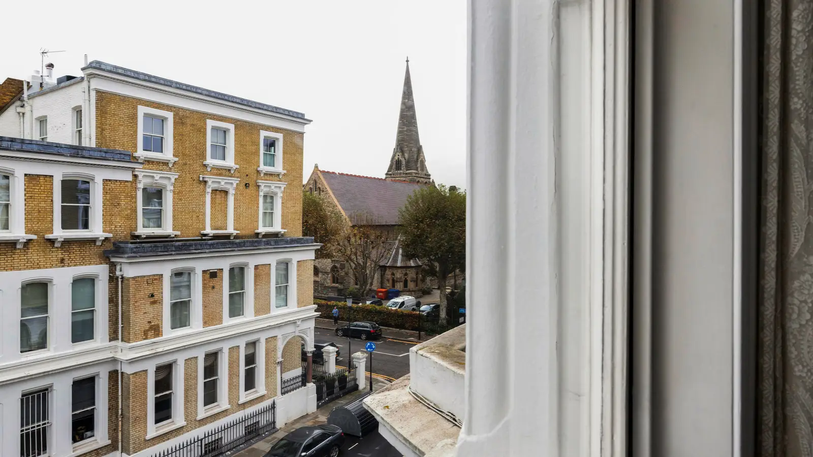 Flat Ifield Road in Greater London