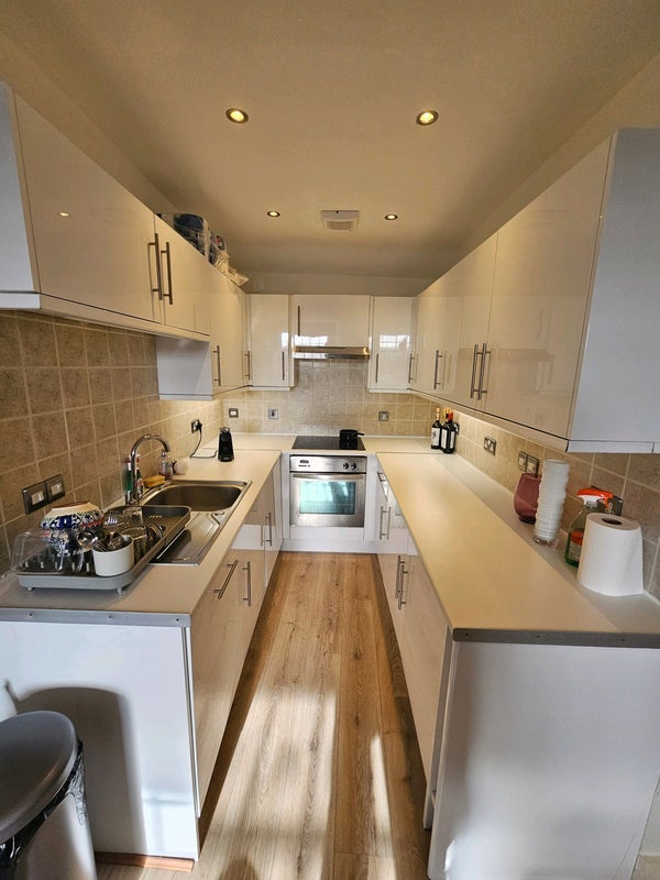 Room King's Road in Greater London