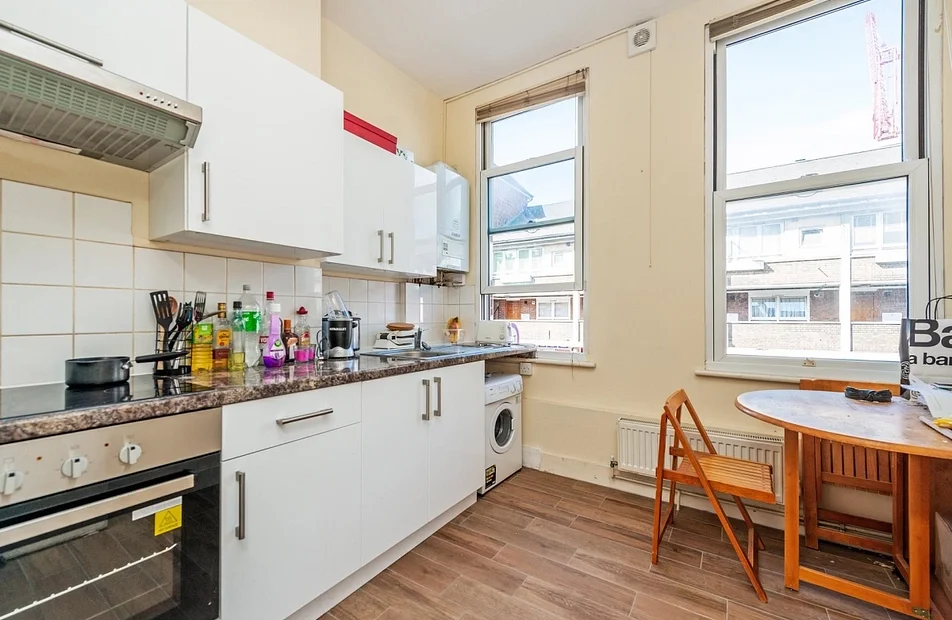 Flat Racton Road in Greater London