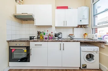 Flat Racton Road in Greater London