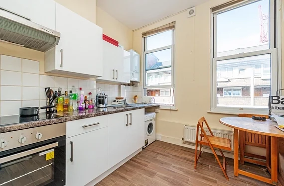 Flat Racton Road in Greater London