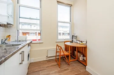 Flat Racton Road in Greater London