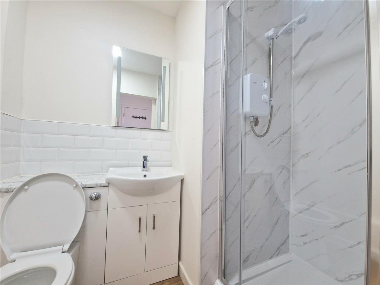 Flat Ash Walk in Greater London