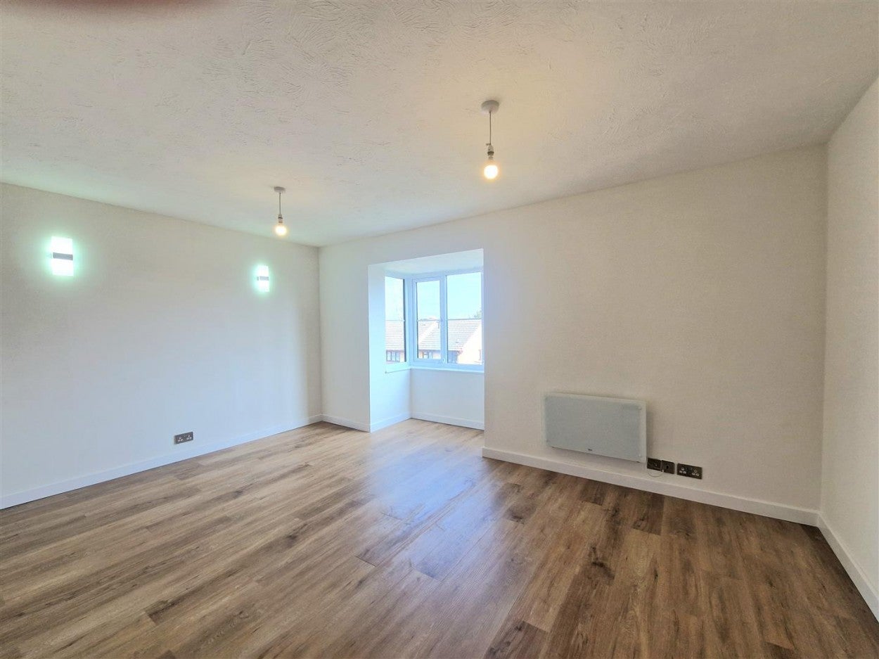 Flat Ash Walk in Greater London