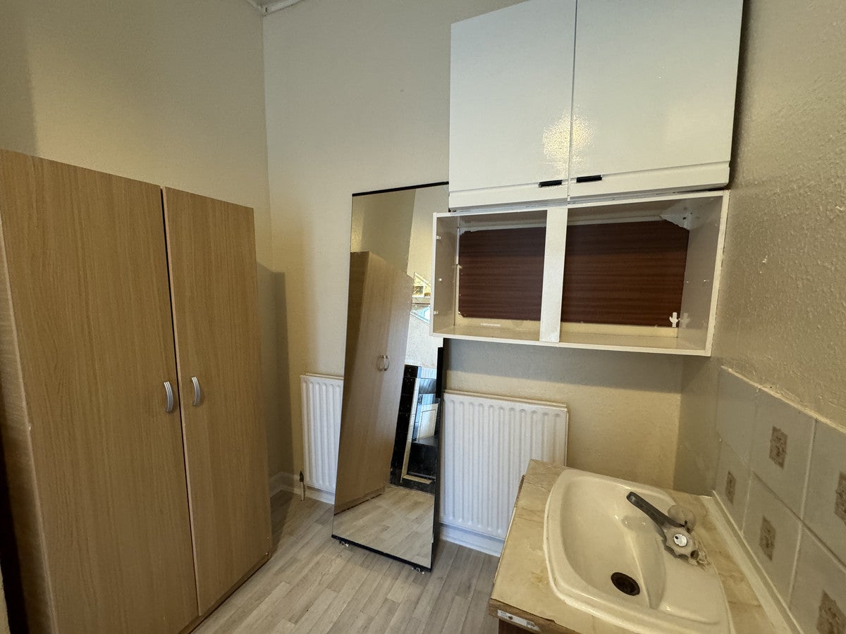 Room Prince Road in Greater London