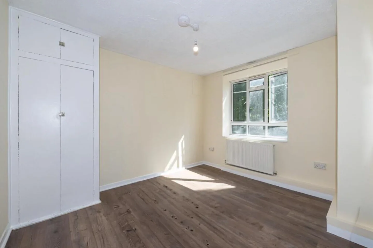 Room Dorando Close in Greater London