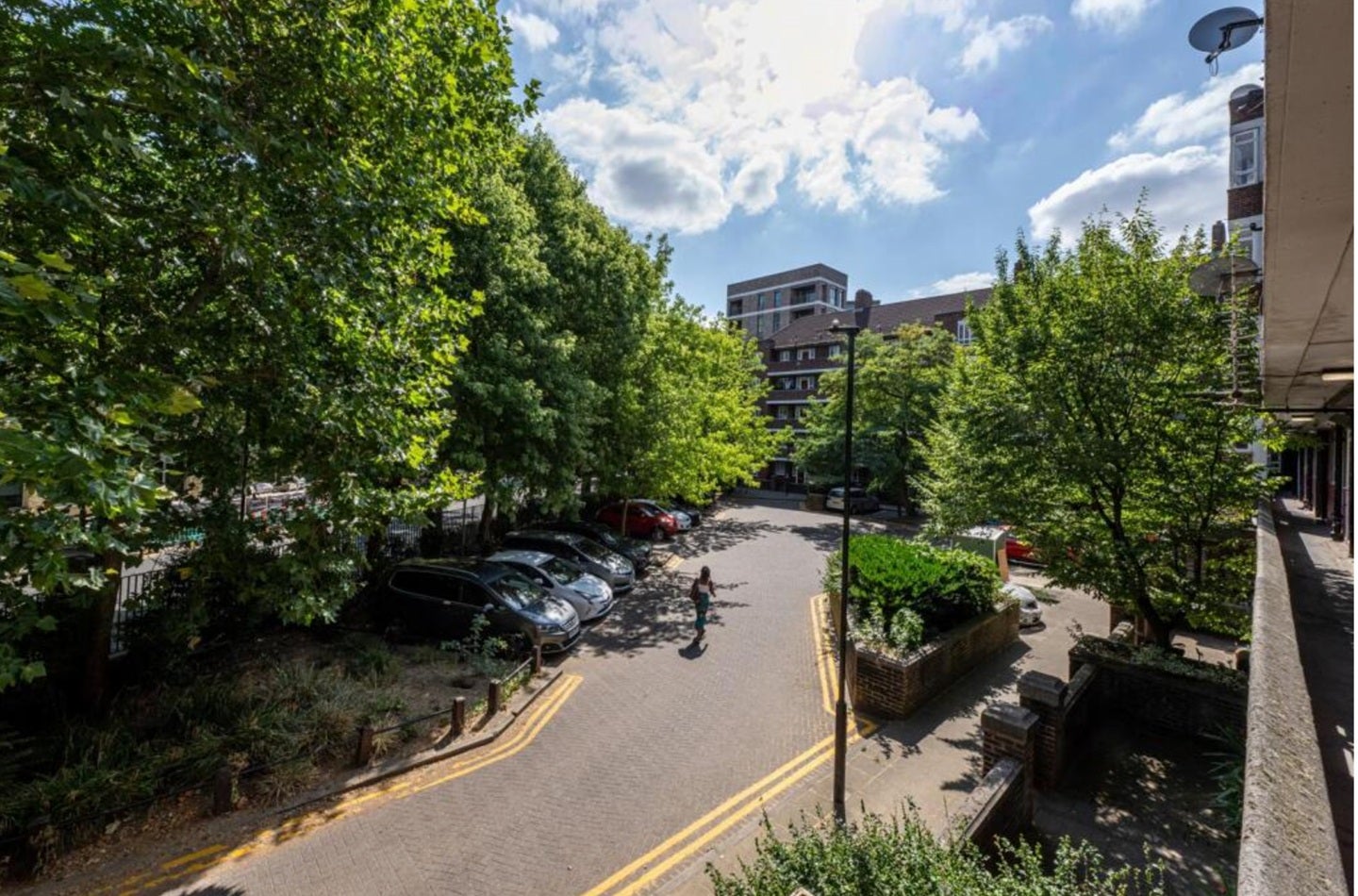 Room Dorando Close in Greater London