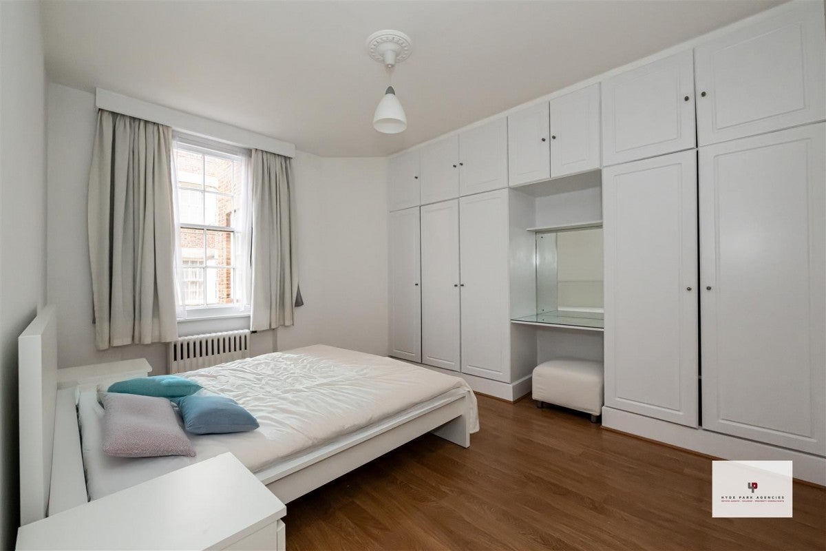 Flat Queensway in City of Westminster
