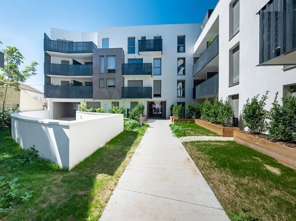 Flat Avenue de Rompsay in La Rochelle