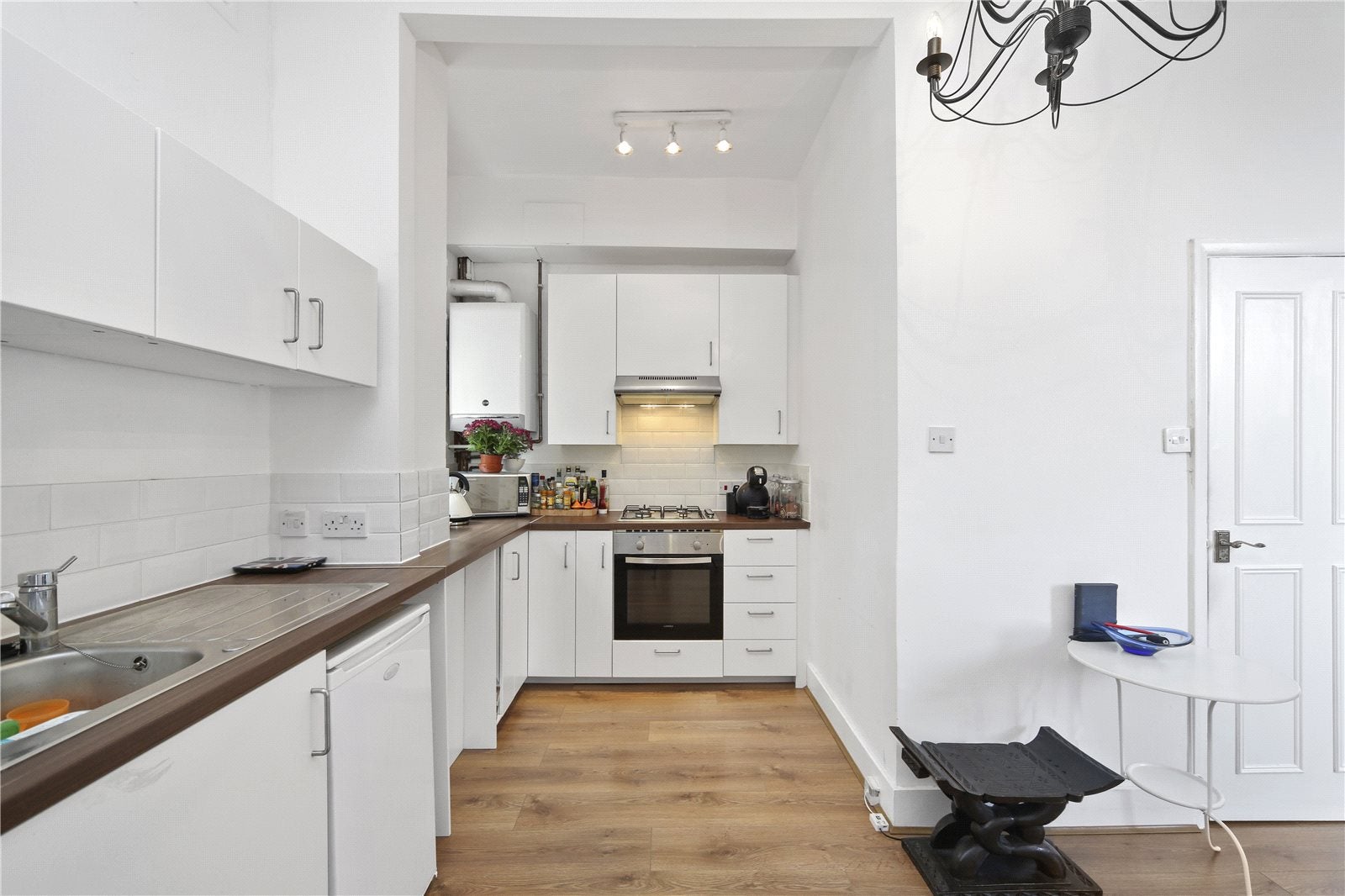 Flat Mount Ephraim Road in Greater London