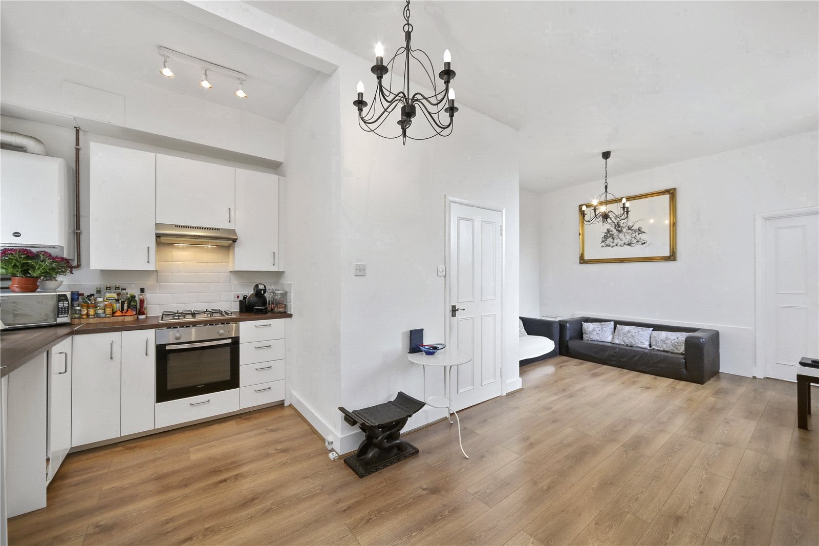Flat Mount Ephraim Road in Greater London