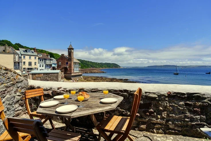 House Armada Road in Cawsand