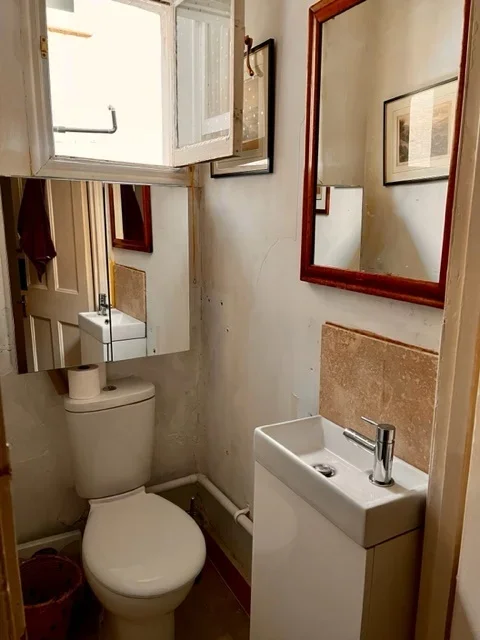 Room Mysore Road in Greater London