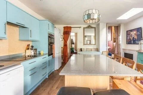 Room Mysore Road in Greater London