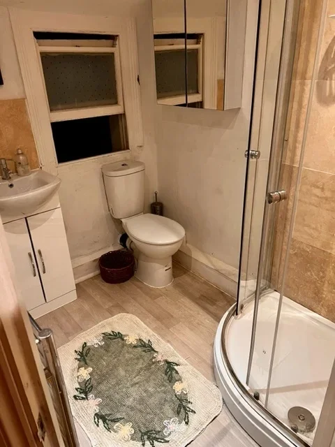 Room Mysore Road in Greater London