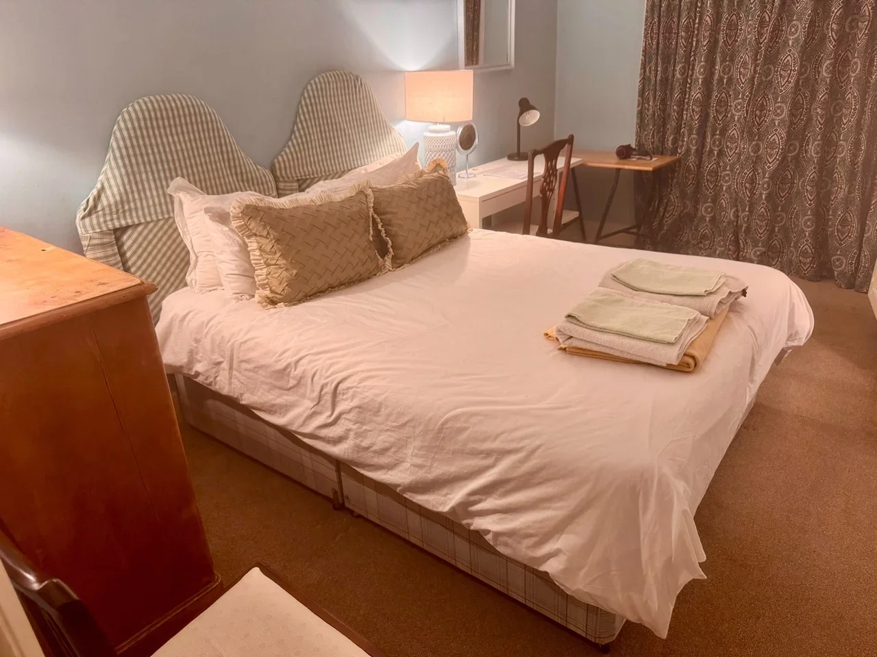 Room Mysore Road in Greater London