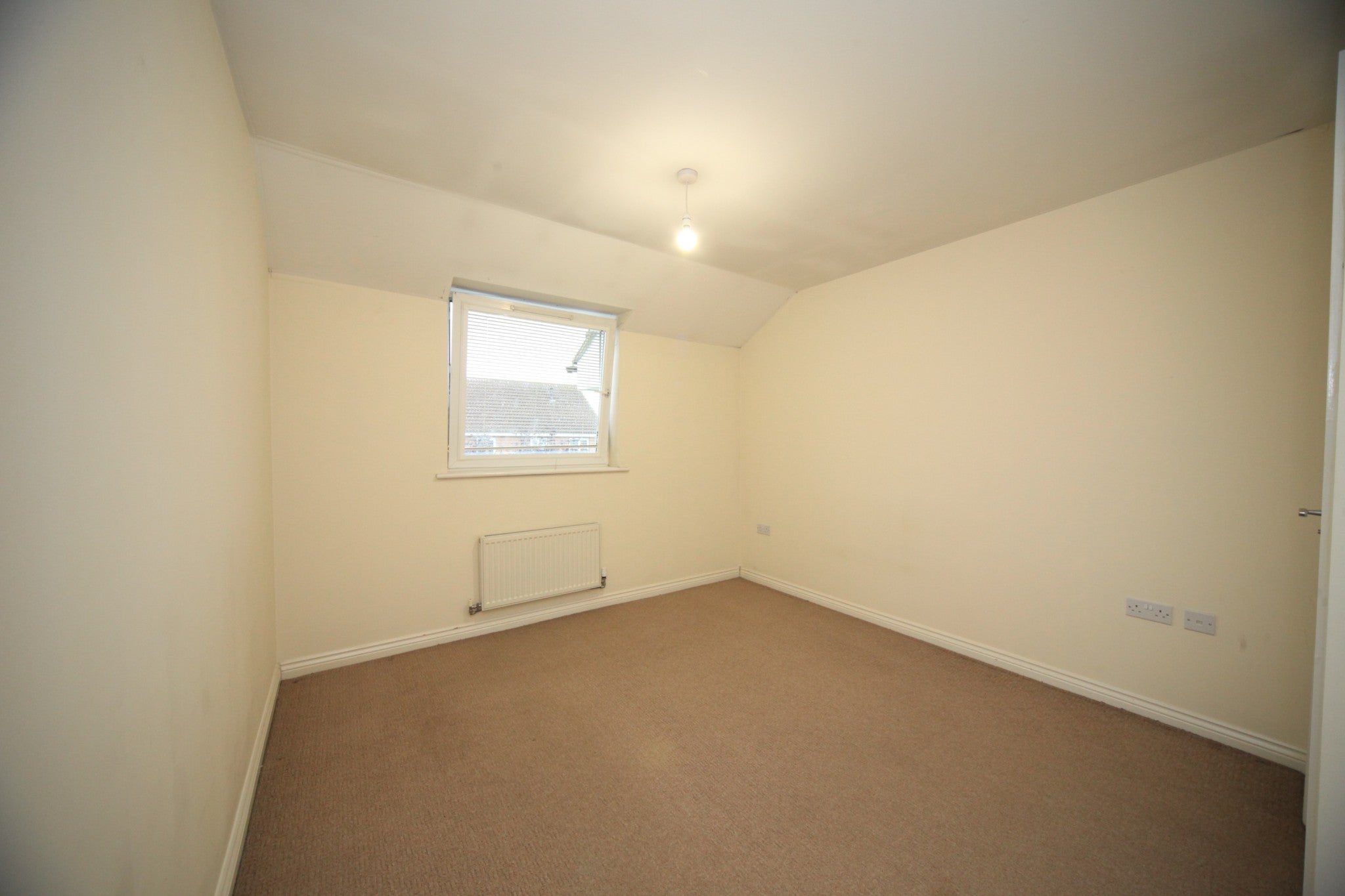 Flat Eddington Crescent in Welwyn Hatfield
