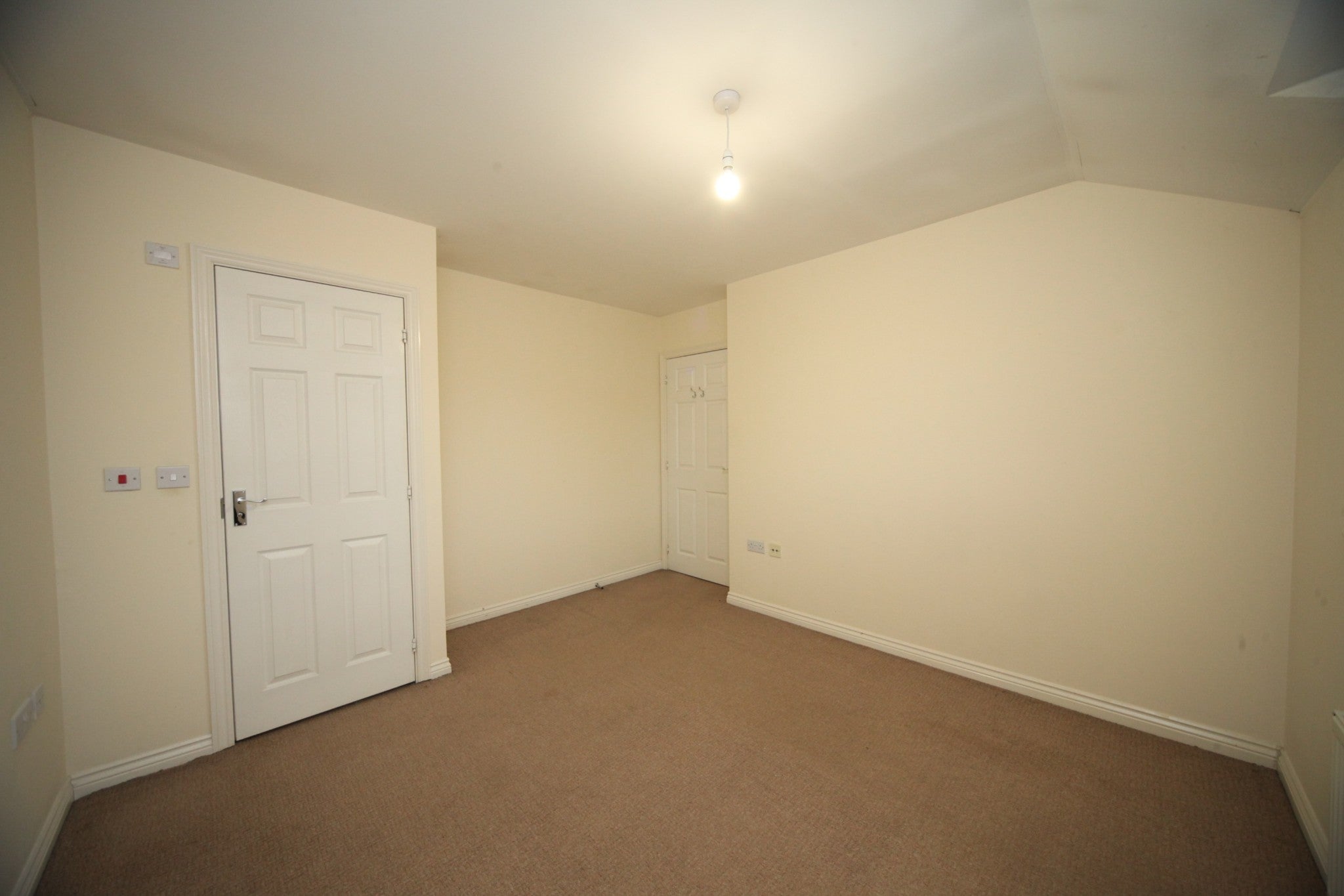 Flat Eddington Crescent in Welwyn Hatfield