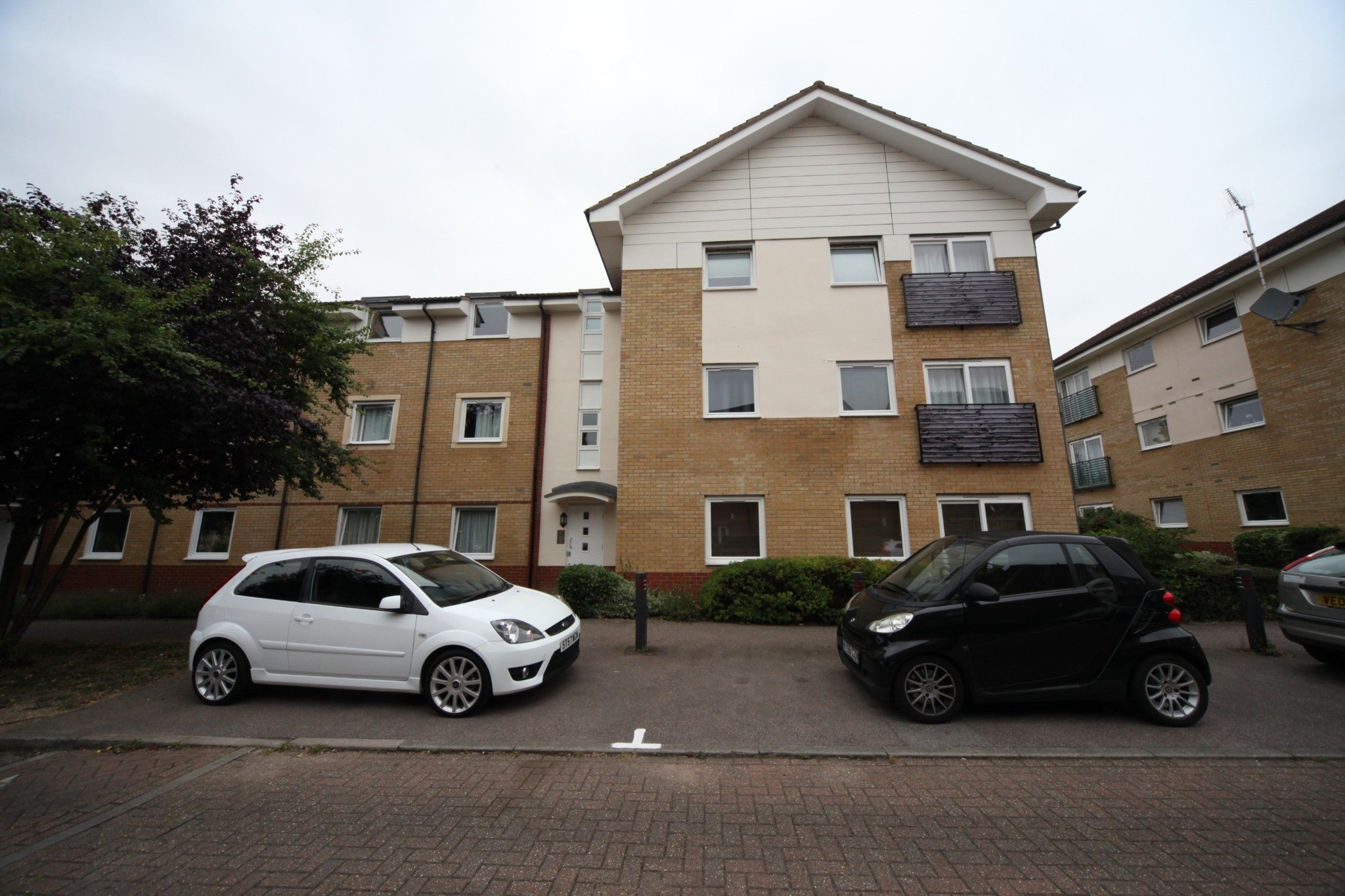 Flat Eddington Crescent in Welwyn Hatfield