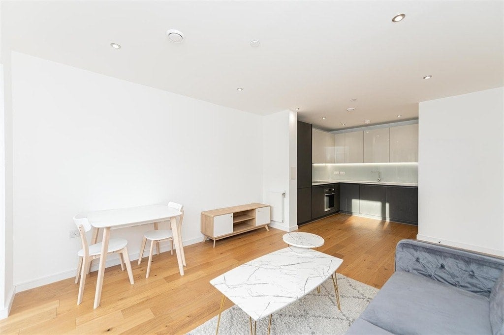 Flat Prospect Row in Greater London