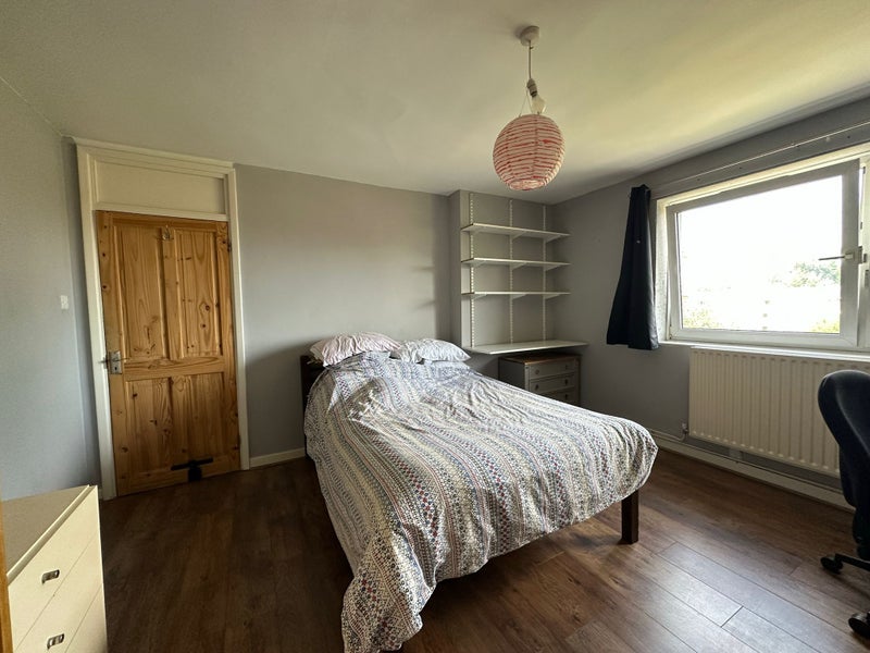 Room Sutherland Grove in Greater London