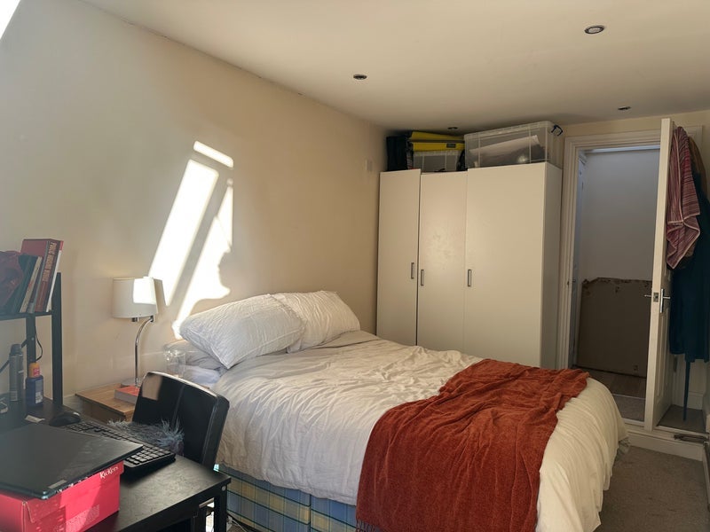 Room Randall Road in Bristol