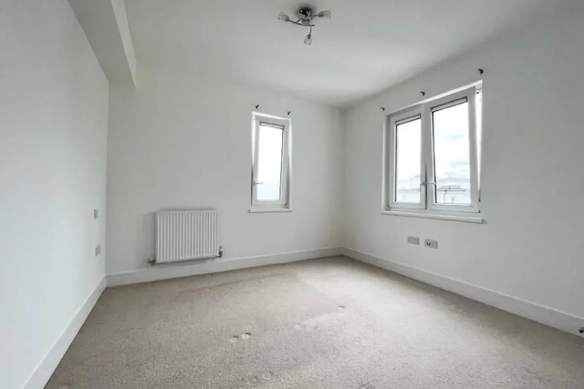 Flat West Green Drive in Crawley