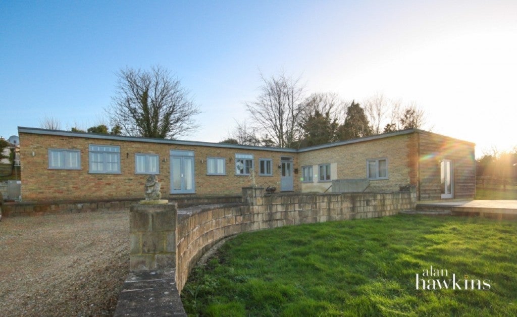 House Hollow Way in Bradenstoke