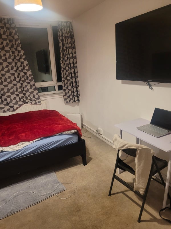 Room Avondale Square in Greater London