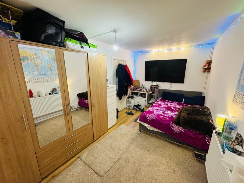 Room Avondale Square in Greater London