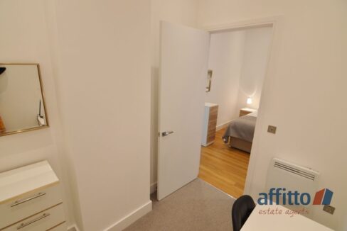 Flat Hayling Close in Slough