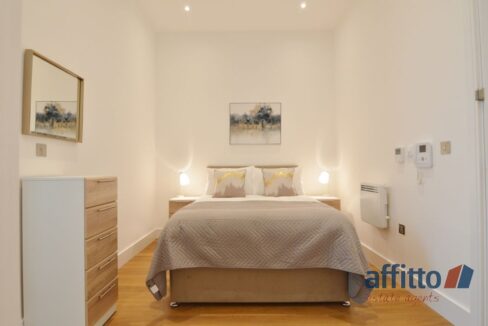 Flat Hayling Close in Slough