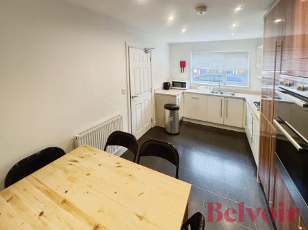 Flat Centurion Crescent in Newcastle-under-Lyme