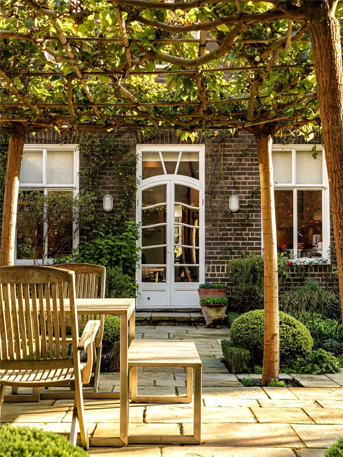 House Hyde Park Gate in Greater London