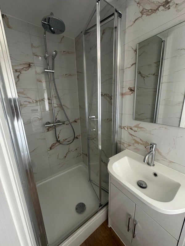 Room Diamond Road in Slough