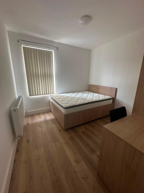 Room Diamond Road in Slough