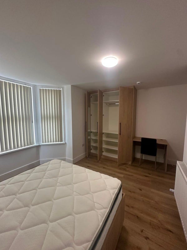 Room Diamond Road in Slough