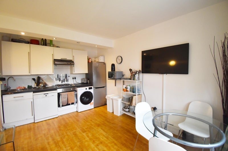 Room Crossford Street in Greater London