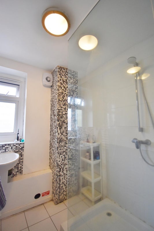 Room Crossford Street in Greater London