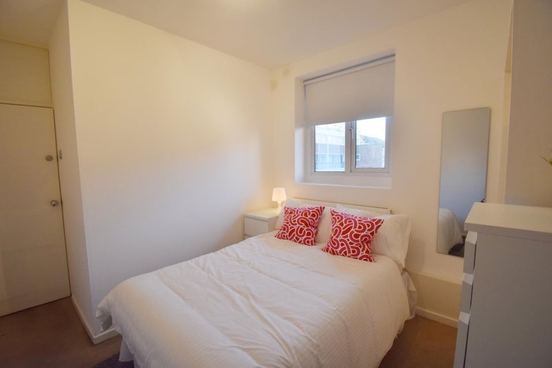 Room Crossford Street in Greater London