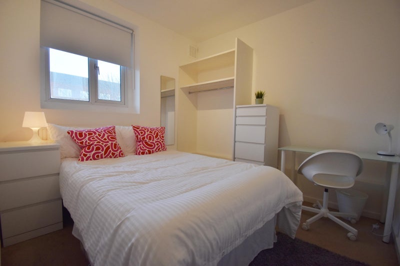 Room Crossford Street in Greater London