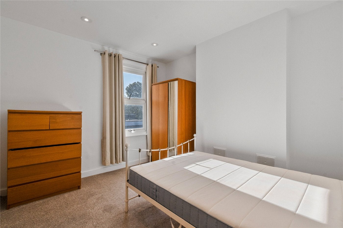 Flat Crystal Palace Road in Greater London