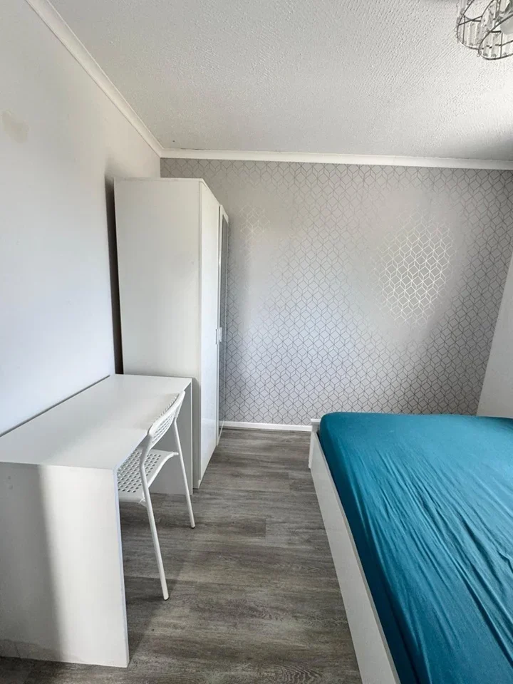 Room Sark Close in Greater London