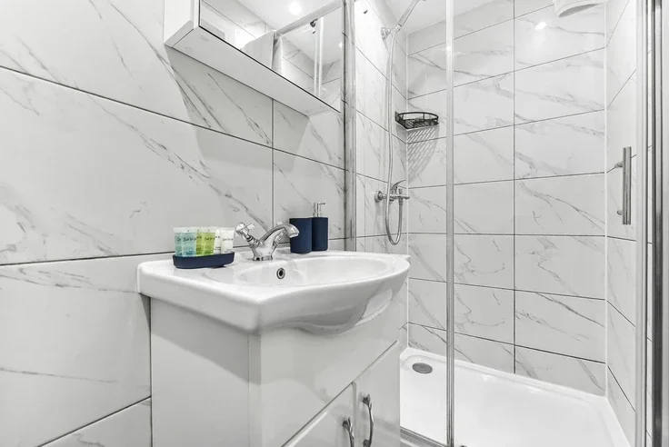 Flat Poynton Road in Greater London
