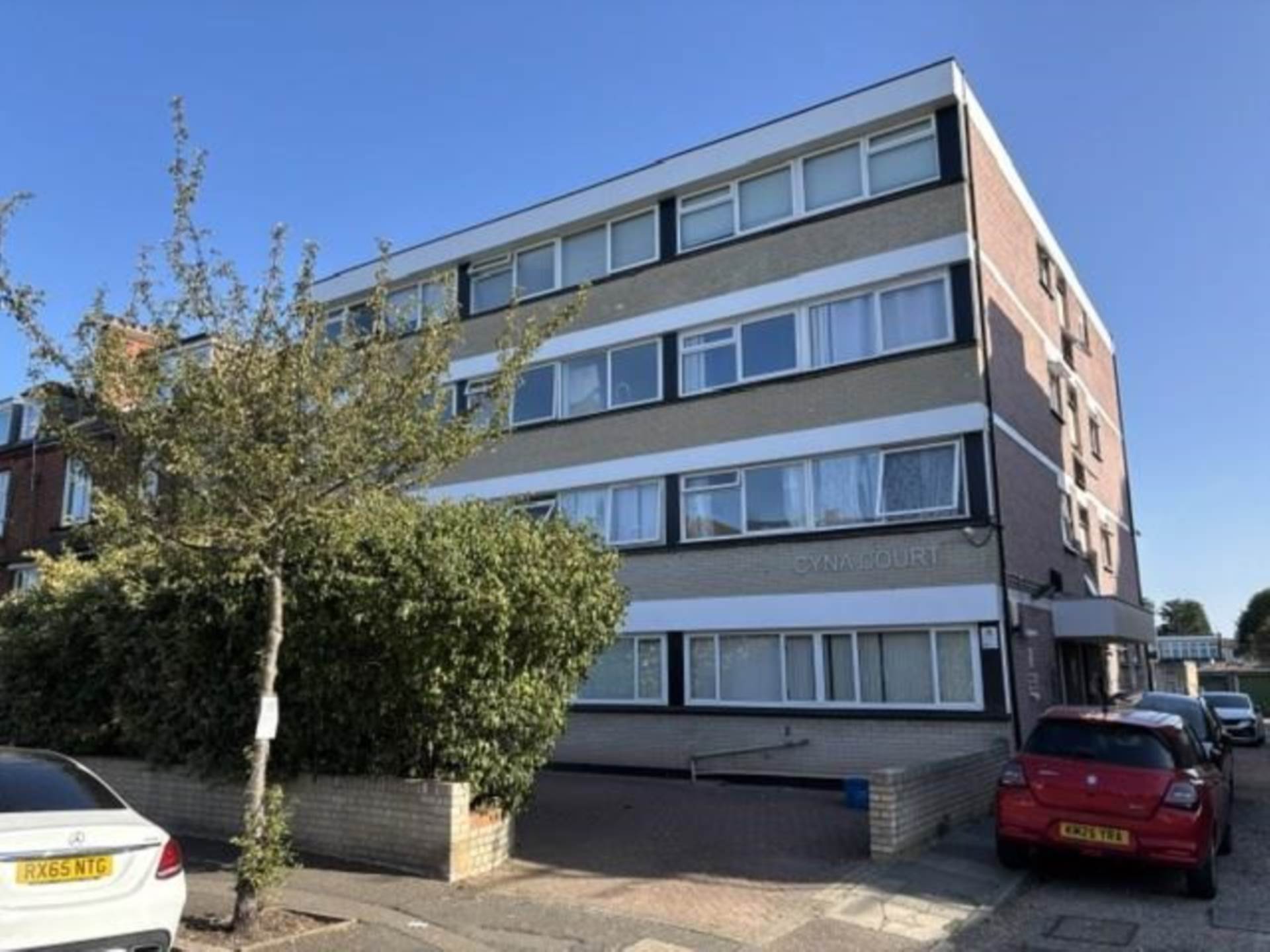 Flat Cambridge Road in Greater London