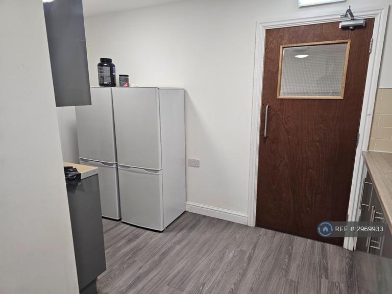 Room Tutbury Road in East Staffordshire