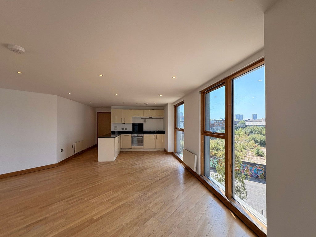 Flat Wick Lane in Greater London